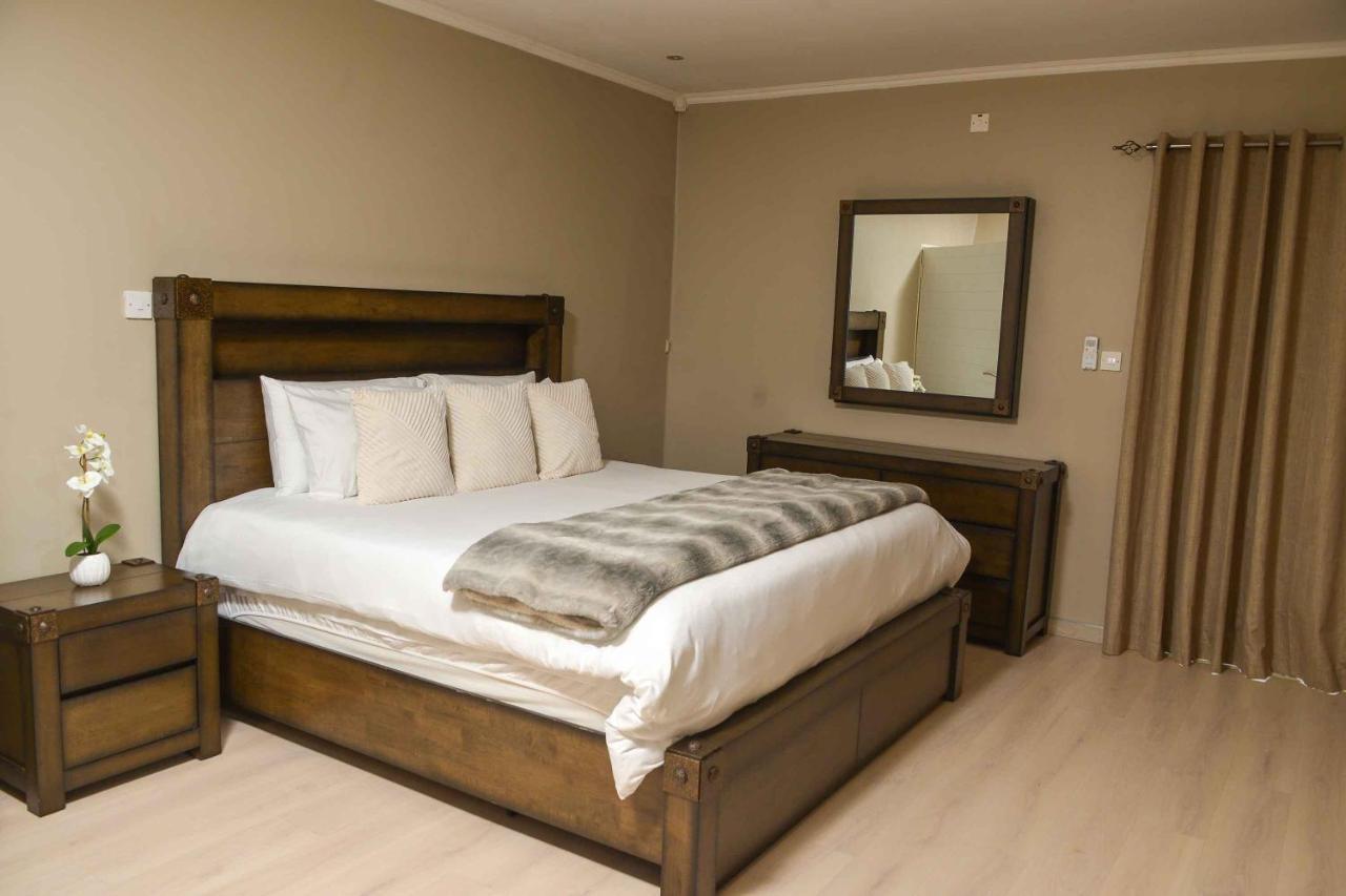 Immaculate Villa Gaborone Extérieur photo